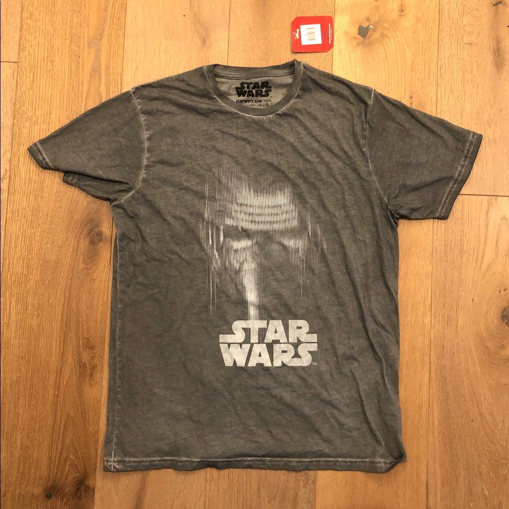 NWT Official Star Wars Women’s Size LGray Tshirt